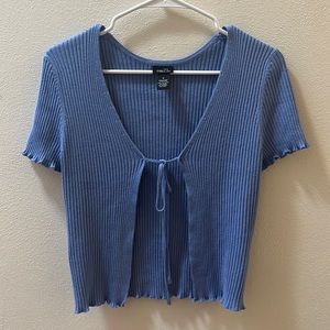 Rue 21 women’s blue crop shirt
